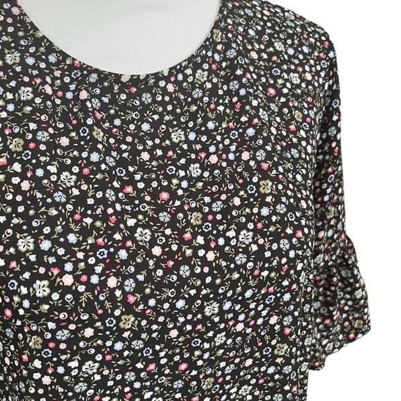 LOFT Black Floral Top with Bell Short Sleeves Size S LIKE NEW - Picture 4 of 10